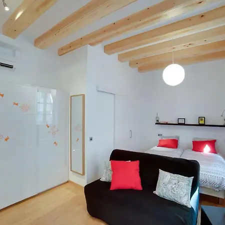 Apartment Barceloneta 1 *